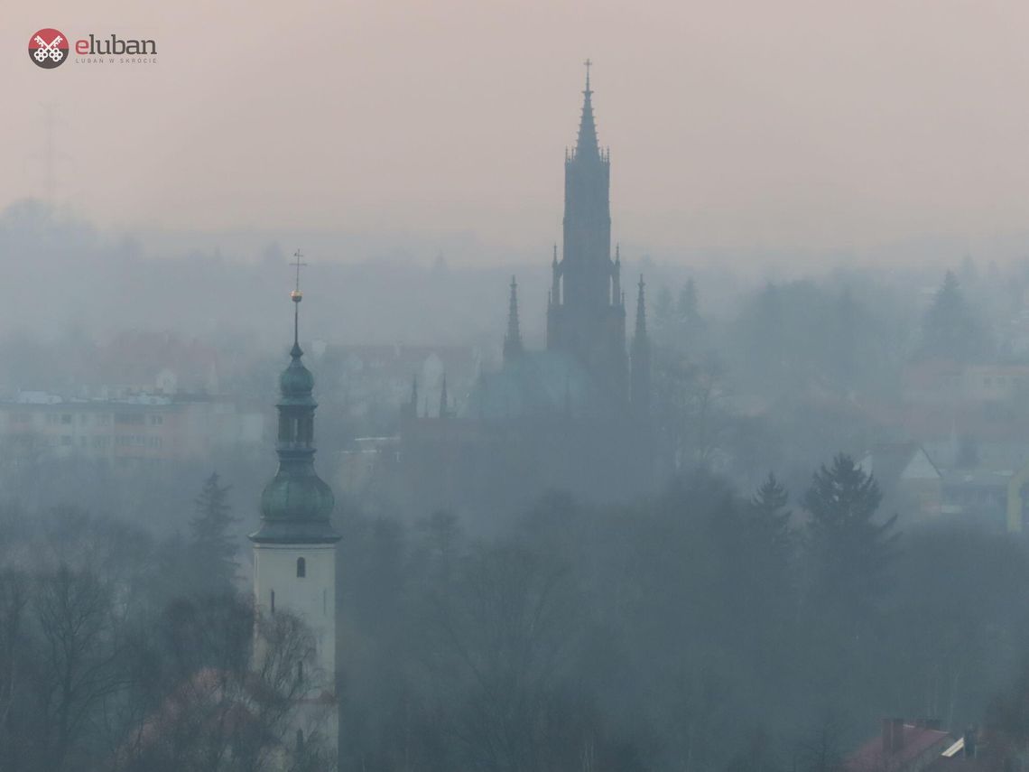 Ostrzeżenie o smogu potwierdzone – jakość powietrza w Lubaniu pogarsza się