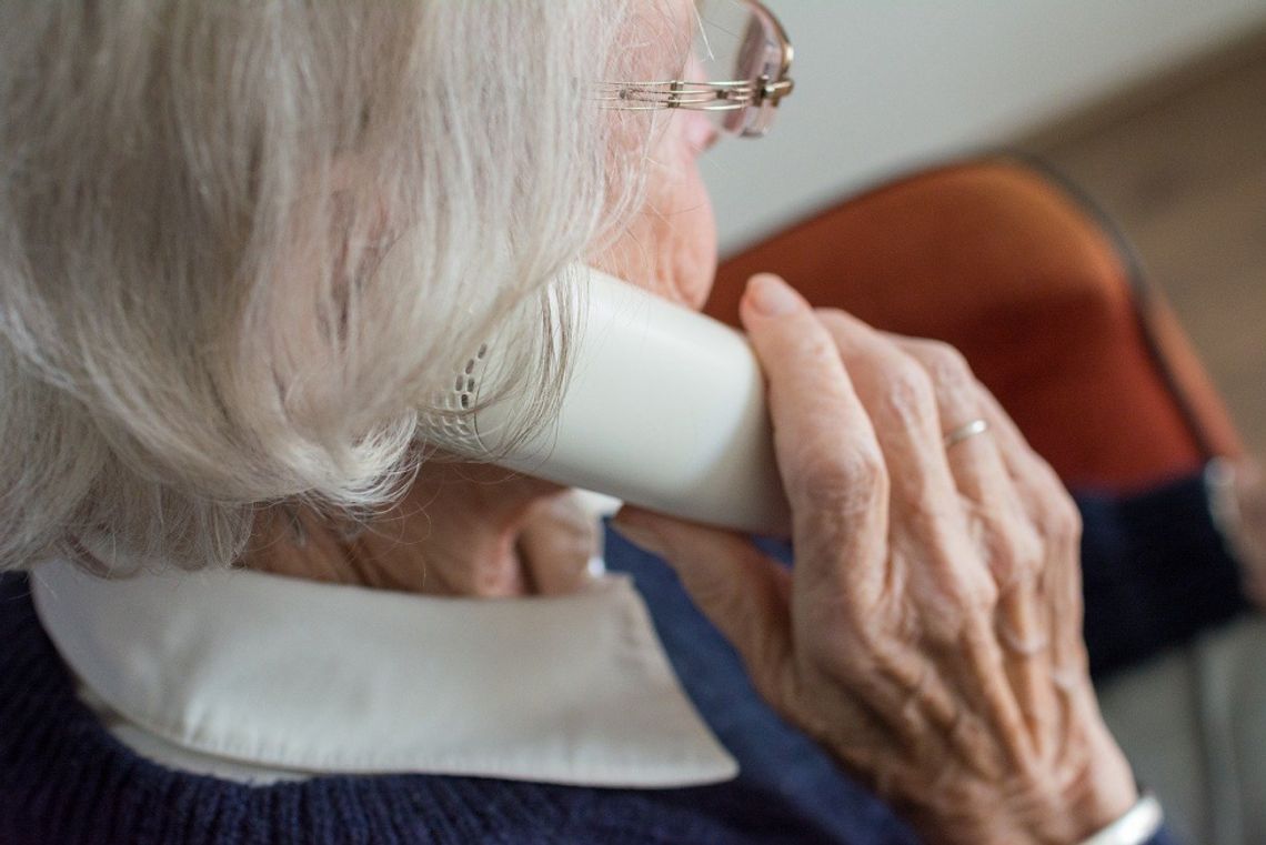 Oszuści nie odpuszczają seniorom