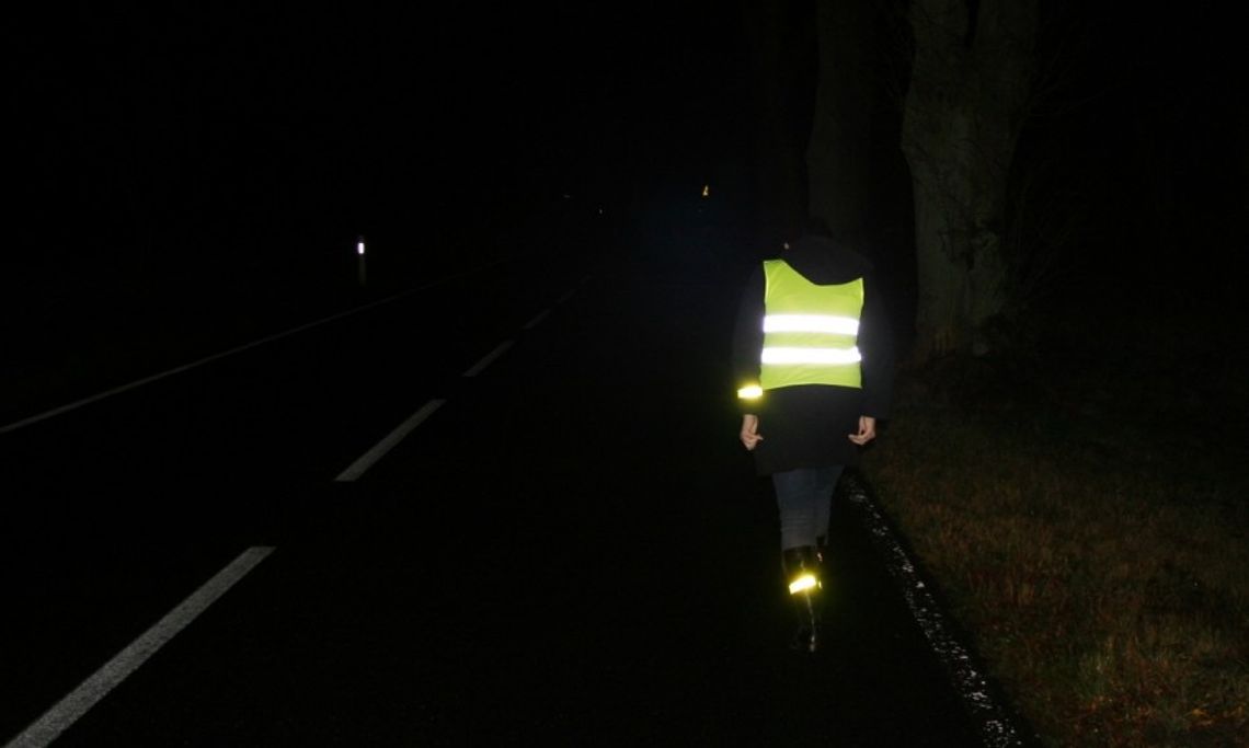 Pamiętaj o noszeniu odblasków. To może uratować życie