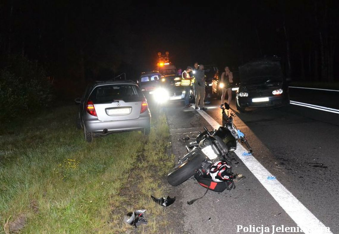 Pijany kierowca wjechał w słupki zabezpieczające miejsce wypadku