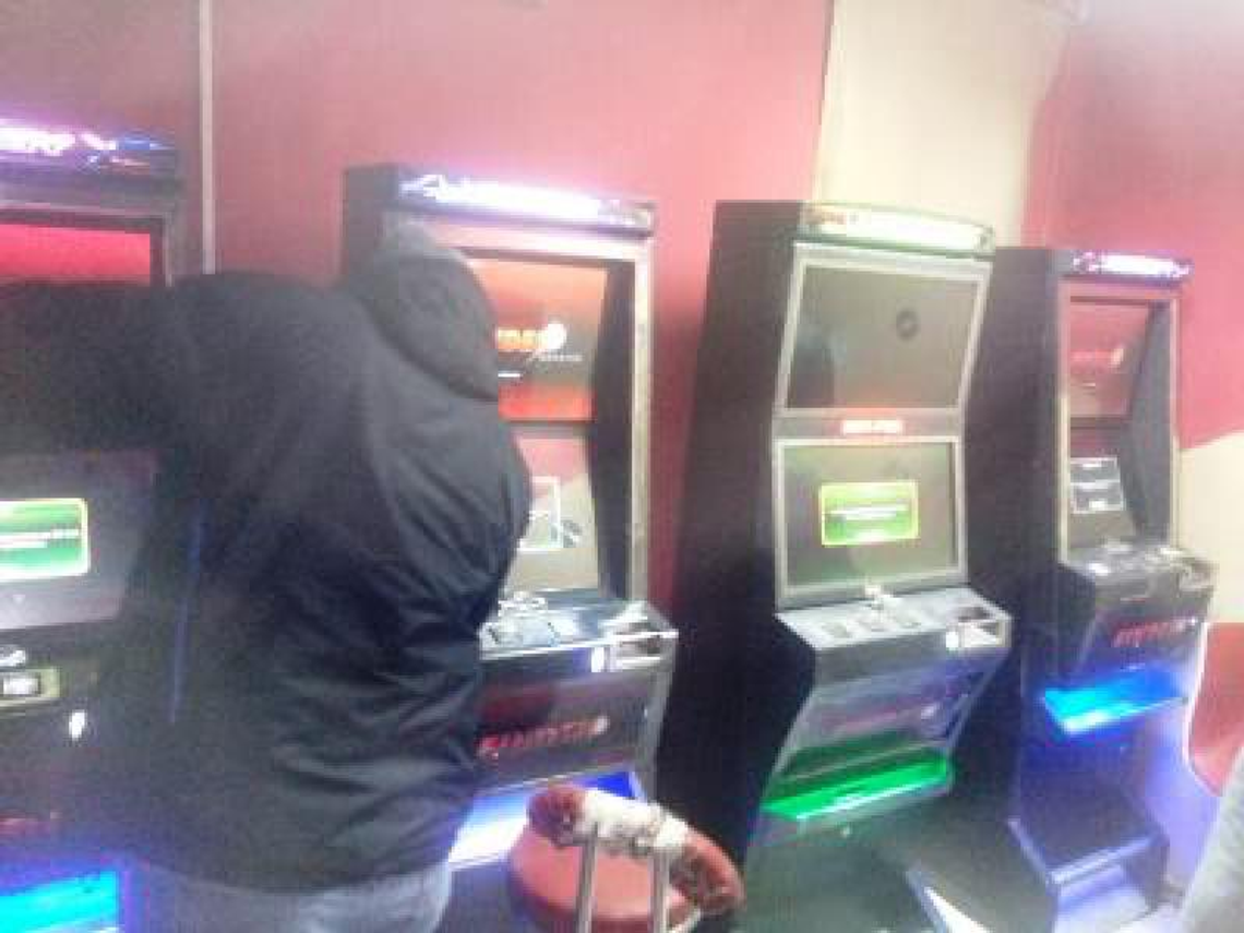 Policjanci ujawnili nielegalne automaty do gier oraz narkotyki