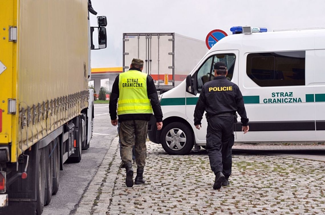 Polsko – czeski patrol zatrzymał Polaka z fałszywym ukraińskim prawem jazdy