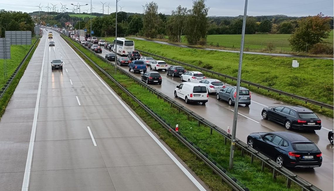 Powroty z długiego weekendu zaczynają paraliżować przejścia na granicy z Niemcami