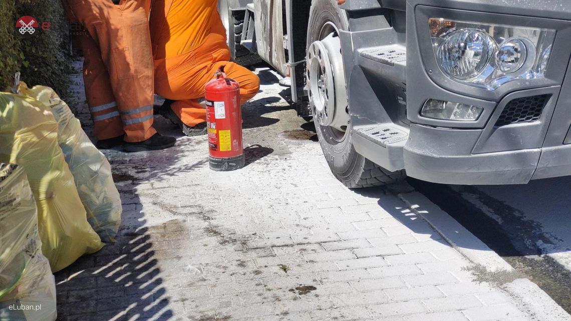 Pożar ciężarówki z podnośnikiem koszowym. Pracownicy uratowali maszynę