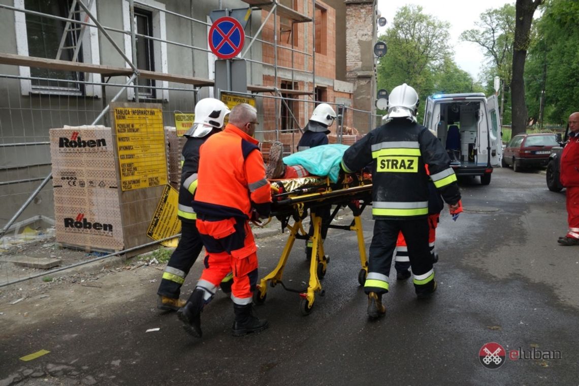 Pożar, płonące sadze i atak na rusztowaniu