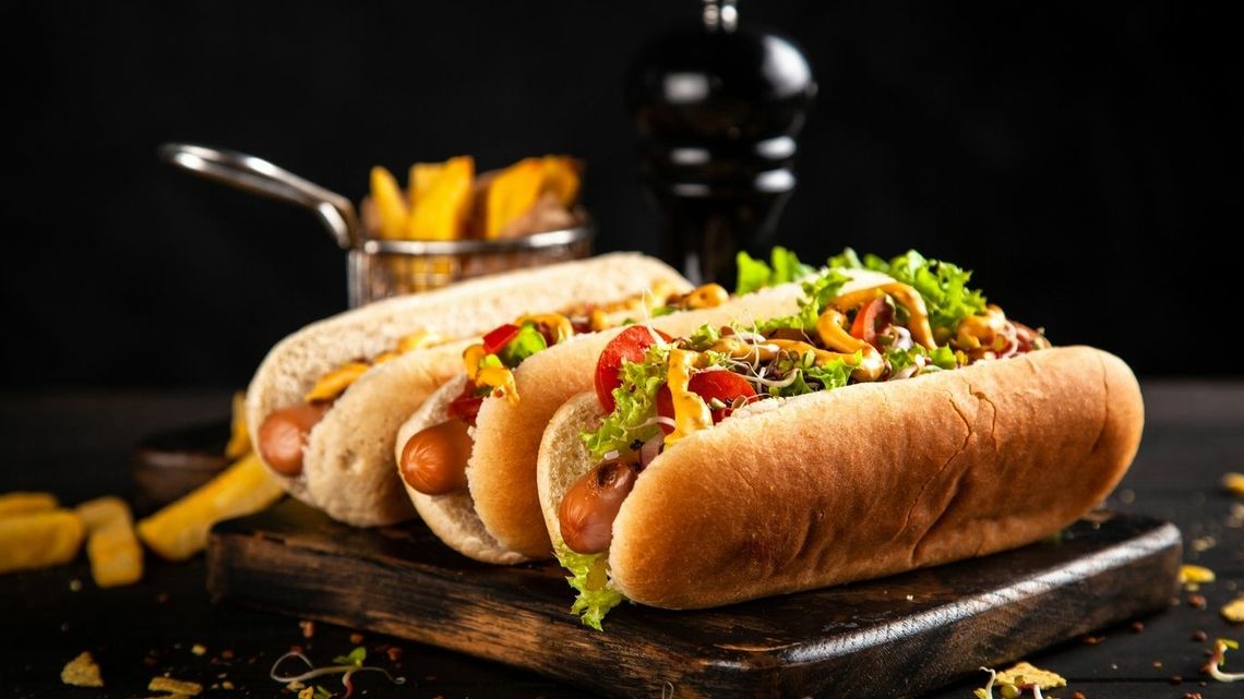 Przepisy na hot - dogi w trzech odsłonach Przepisy na hot - dogi w trzech odsłonach