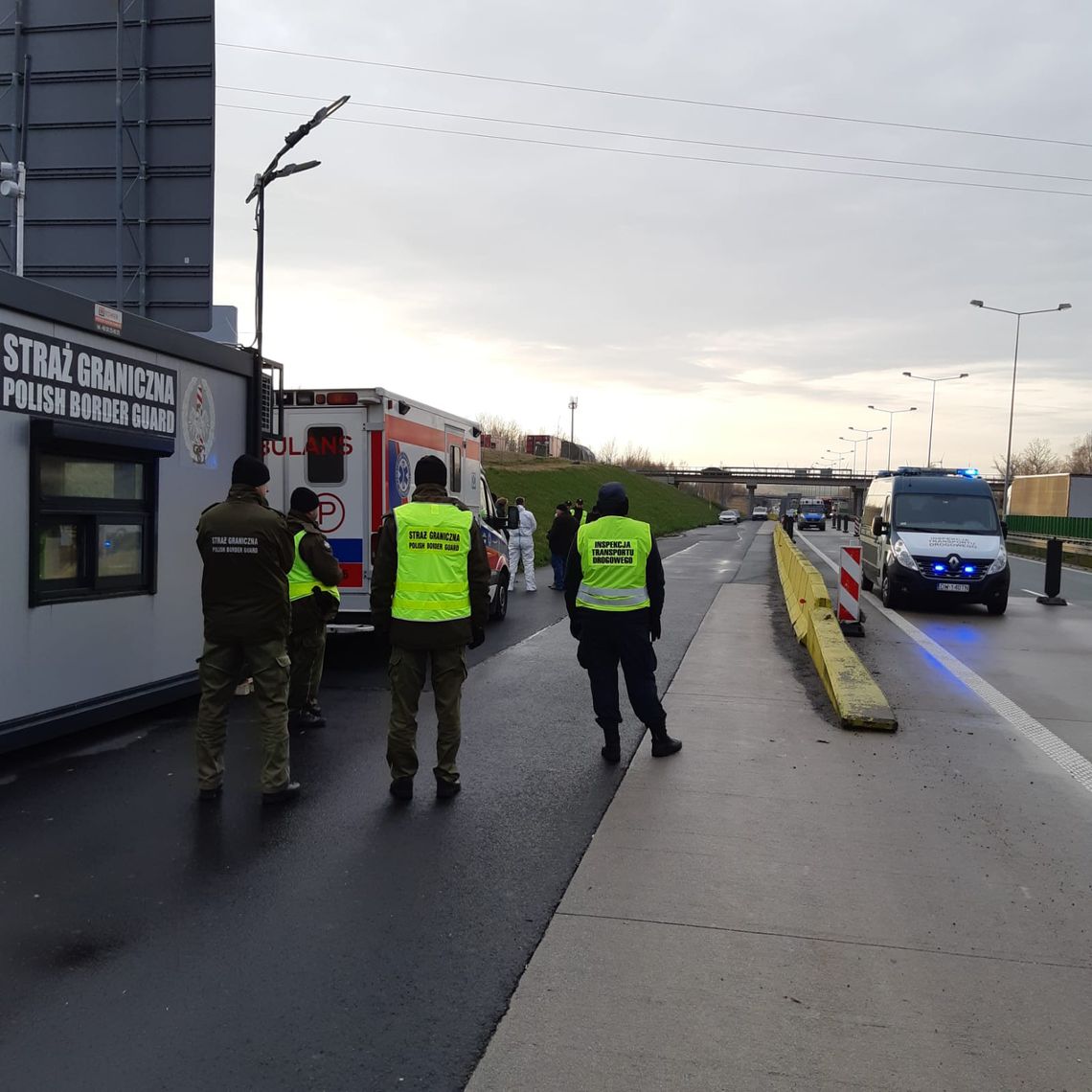 Ruch samochodowy tylko na przejściu granicznym w Jędrzychowicach