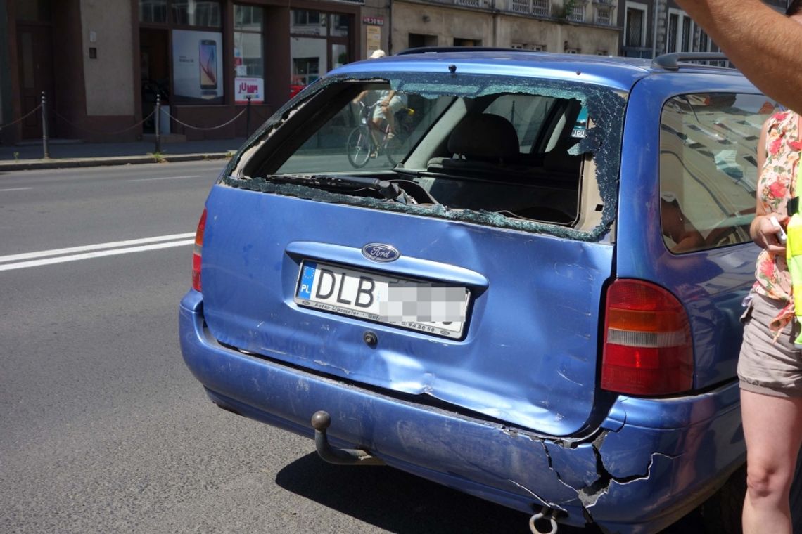 Stłuczka z udziałem autobusu