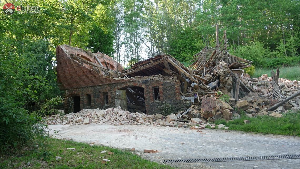 Stodoła zawaliła się na drogę. Katastrofa budowlana w Grabiszycach