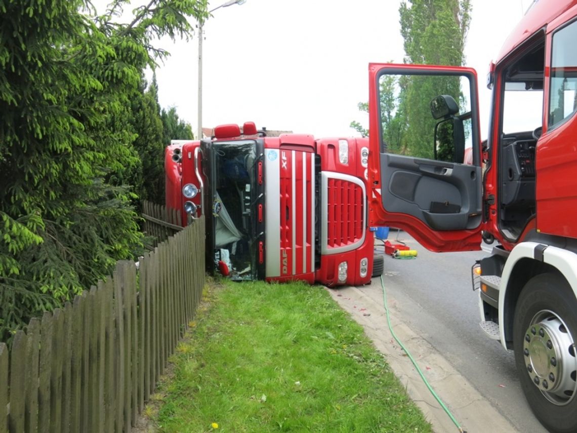 Tir przewrócił się w Biedrzychowicach