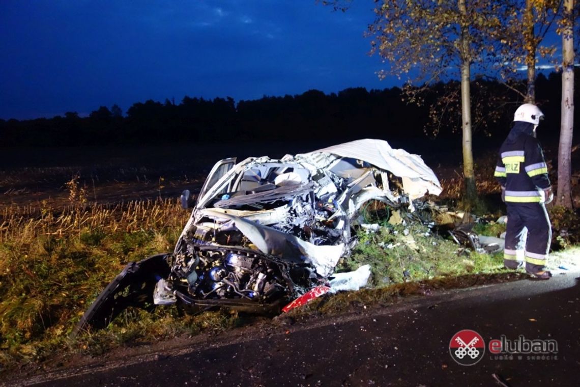 Tragiczny wypadek. Zderzenie busa z ciężarówką