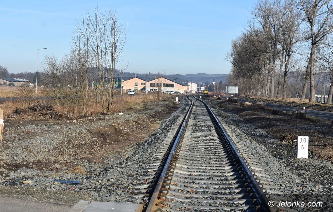 Uruchomienie linii kolejowej do Karpacza odsunie się w czasie