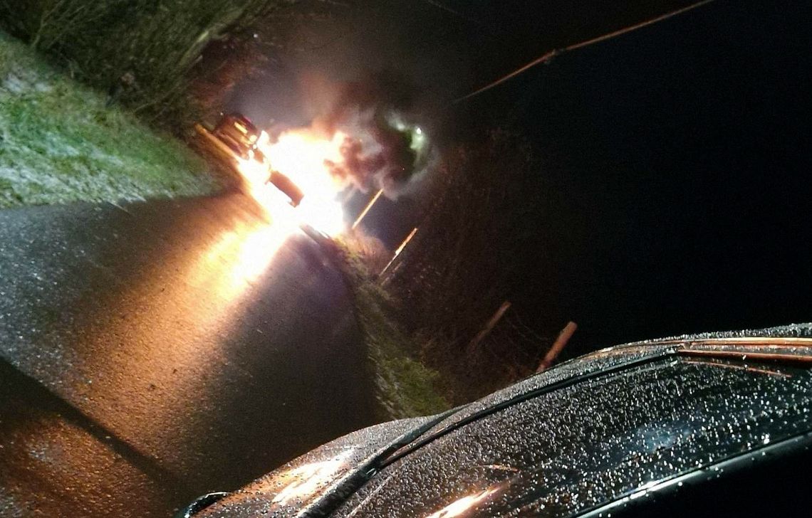 W piątek nad ranem w Henrykowie Lubańskim spłonęły dwa samochody