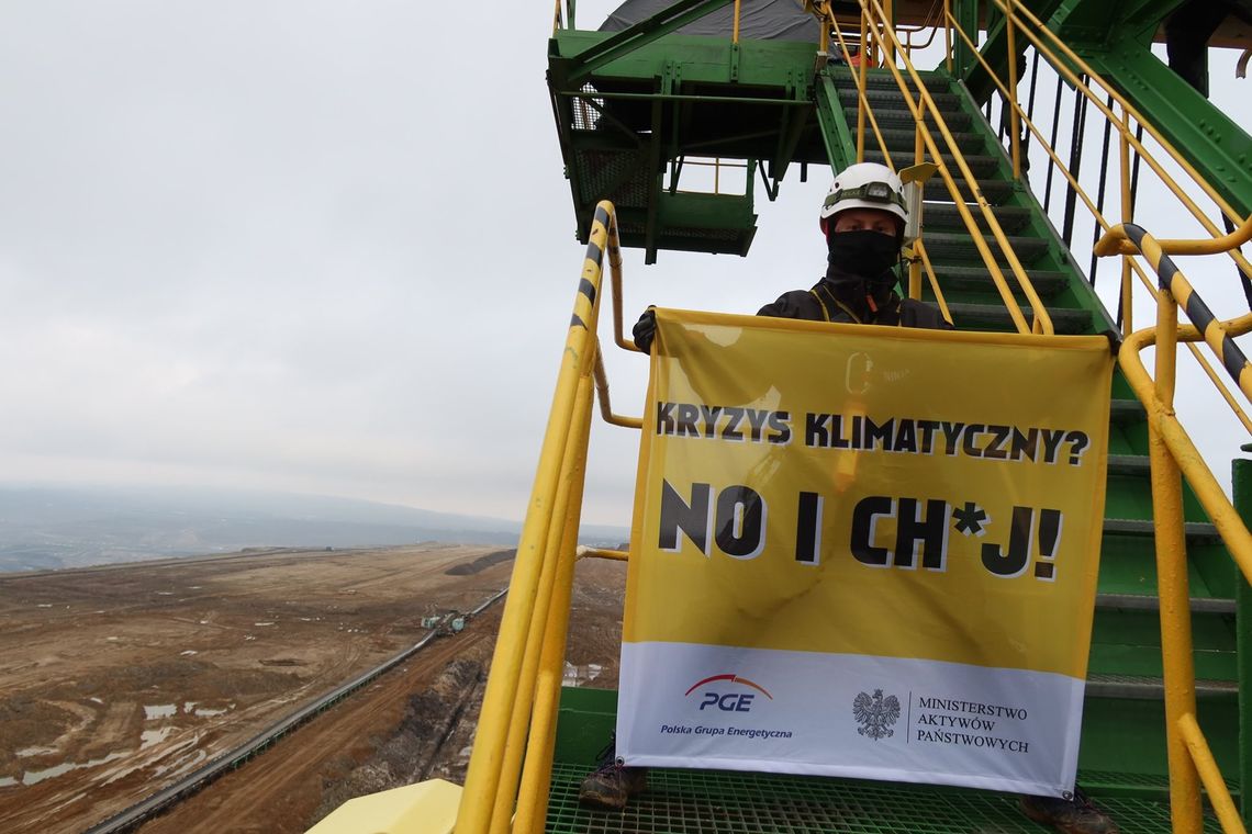 Wideo. Kryzys klimatyczny? No i ch*j! – wielki transparent Greenpeace w Turowie