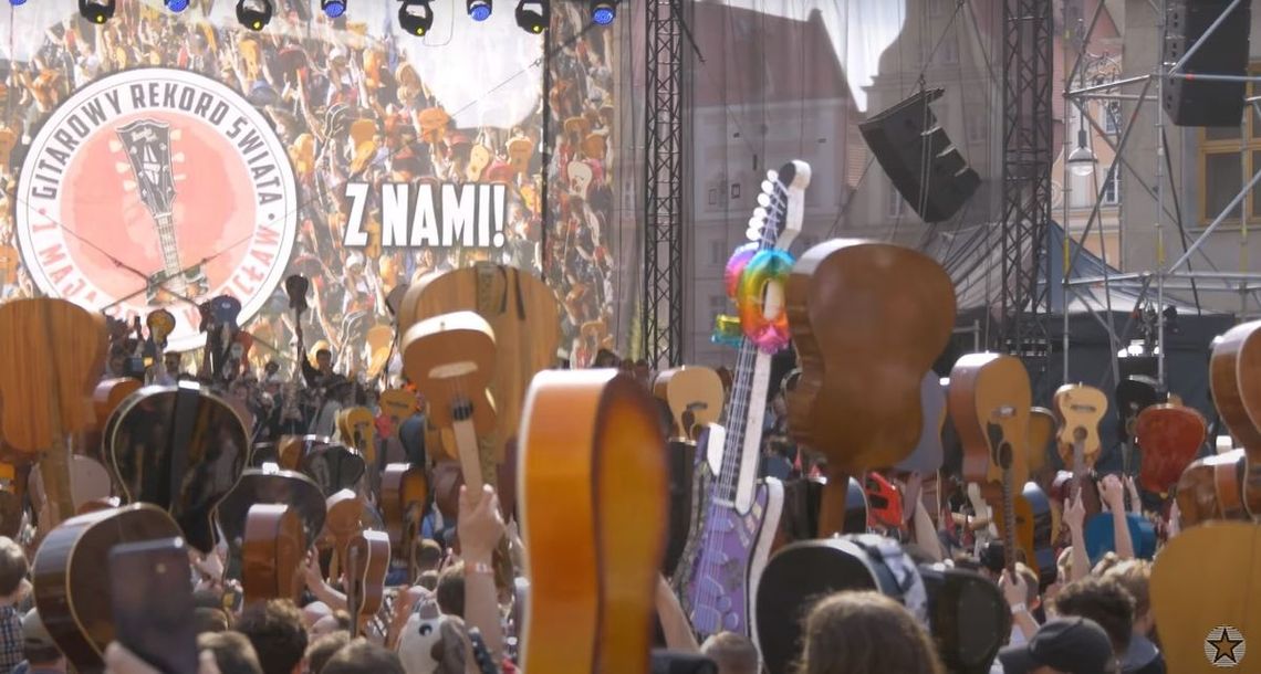 Wrocław. Tysiące gitarzystów wspólnie zagrało na Rynku "Hey Joe" Hendrixa