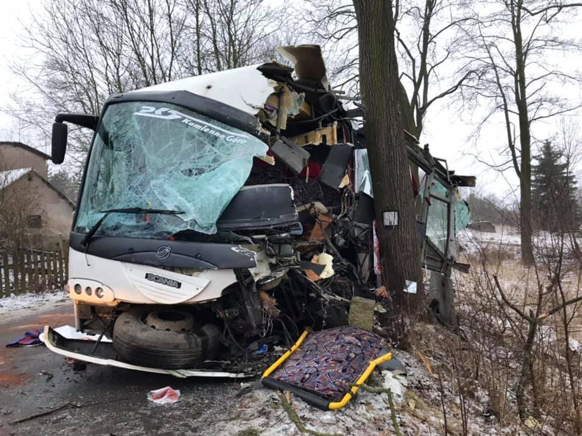 Wypadek autobusu w miejscowości Olszyny