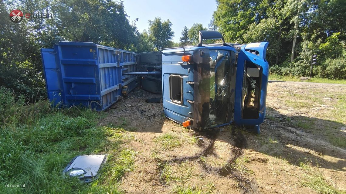 Wypadek na budowie w Świeciu. Kierowca ciężarówki trafił do szpitala