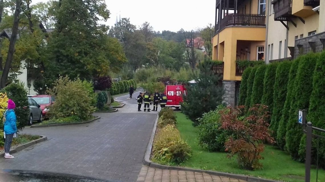 Wypadek w hotelu, winda przygniotła pracownika