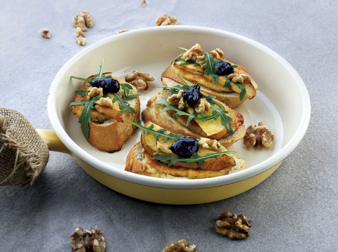  Zapiekane kanapeczki z rukolą, gruszką i serem halloumi