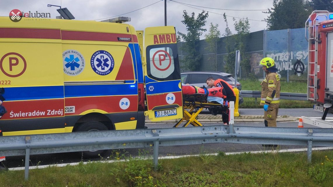 Zderzenie ciężarówki z osobówką, dwie kobiety trafiły do szpitala