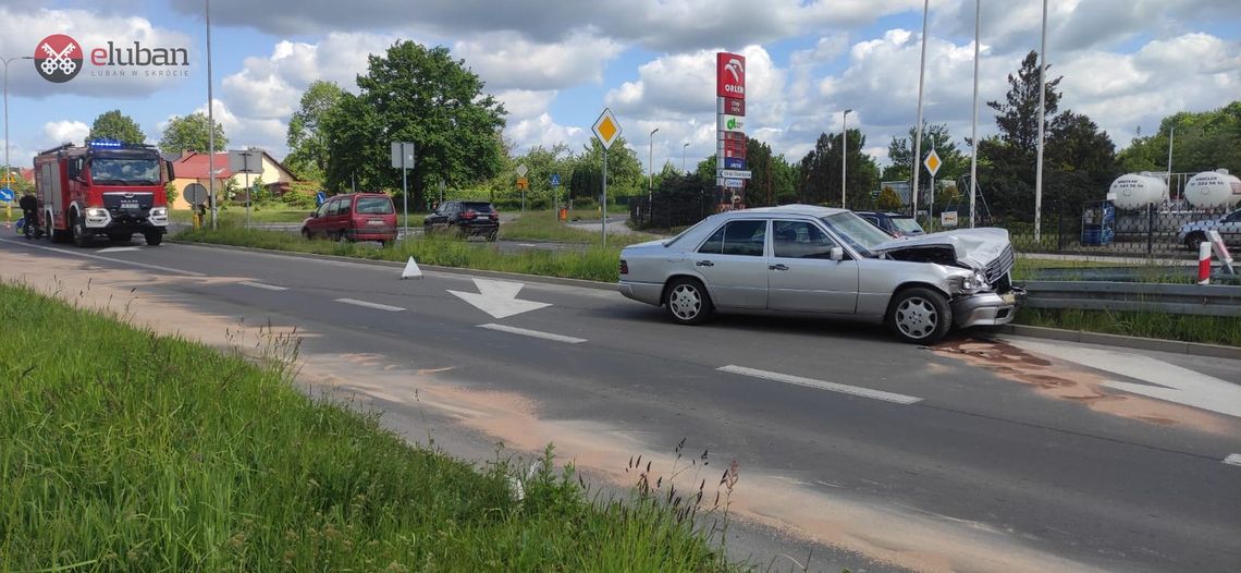 Zderzenie mercedesa z audi na krajowej 30