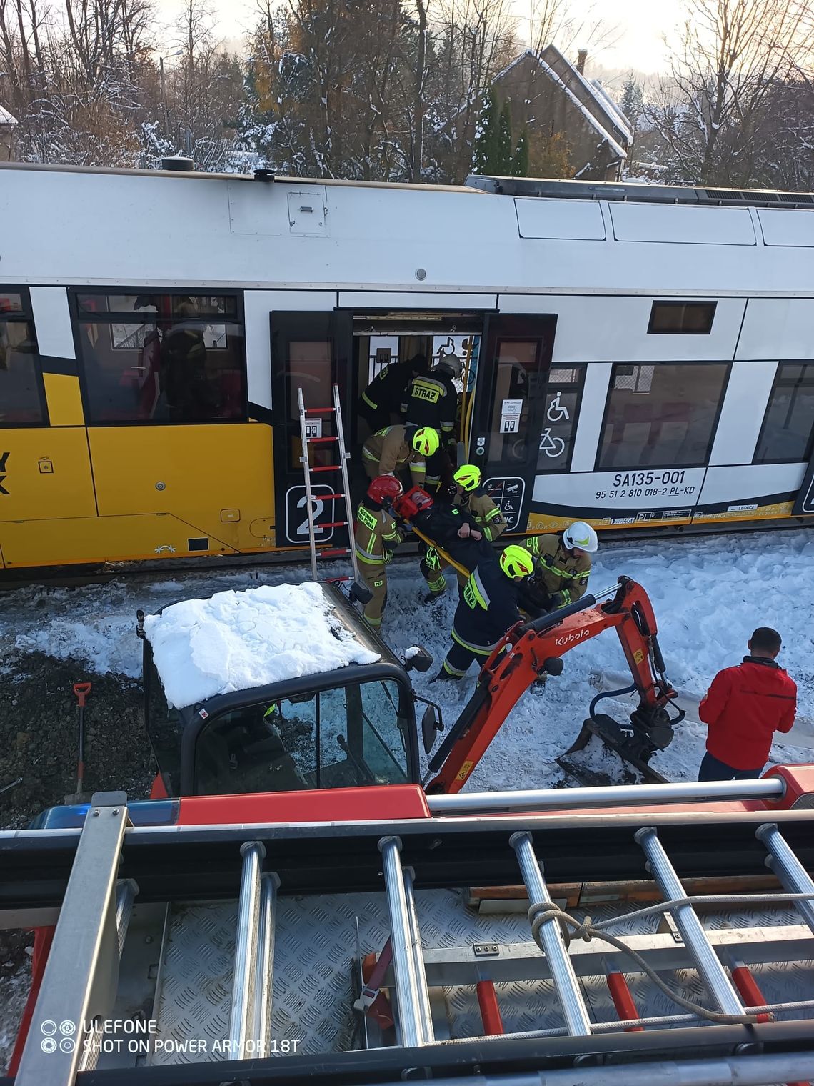 Jak strażacy radzą sobie z katastrofą kolejową? Ćwiczenia w Proszówce