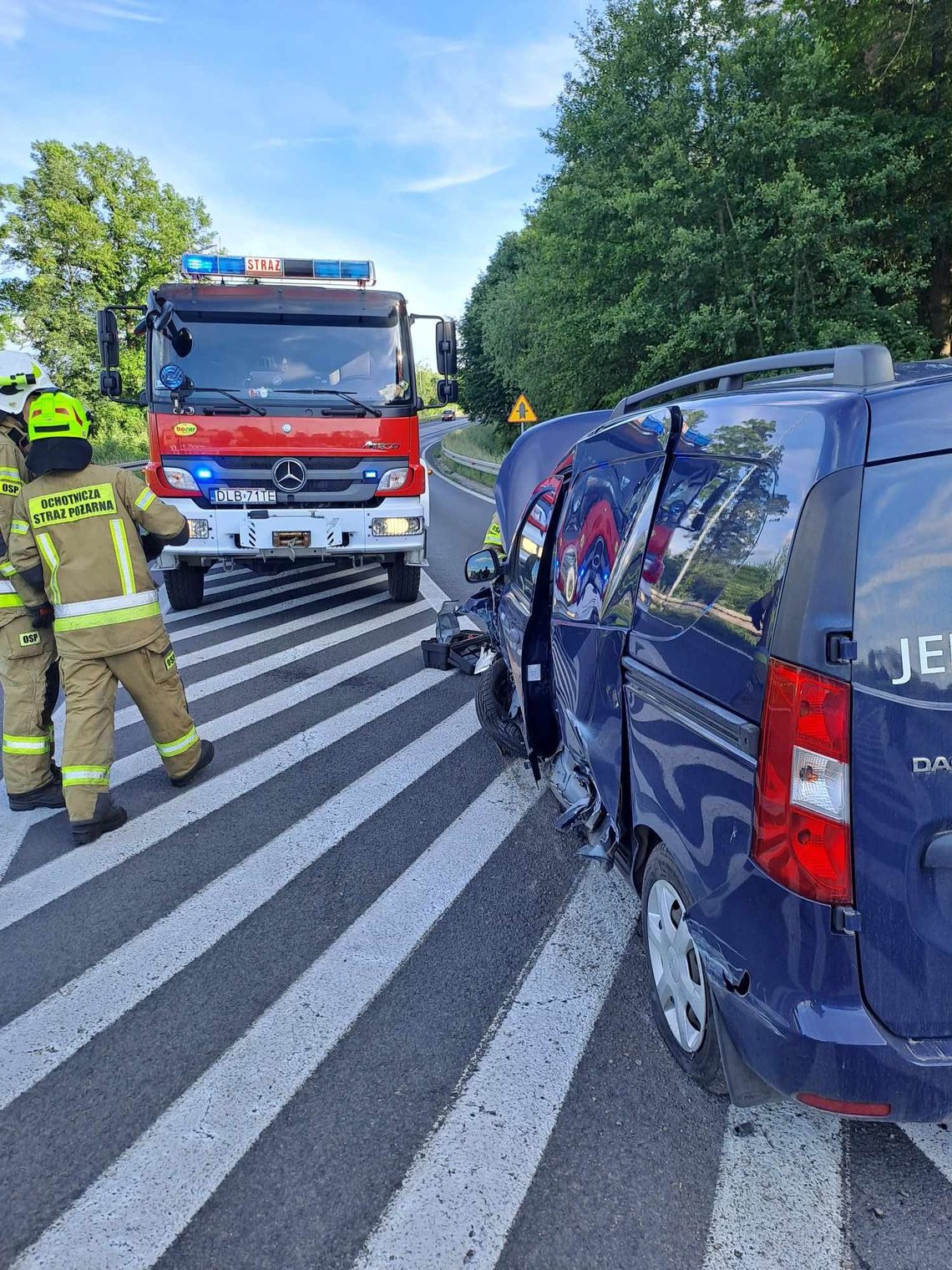 Zderzenie z barierą energochłonną przyczyną utrudnień na DK30