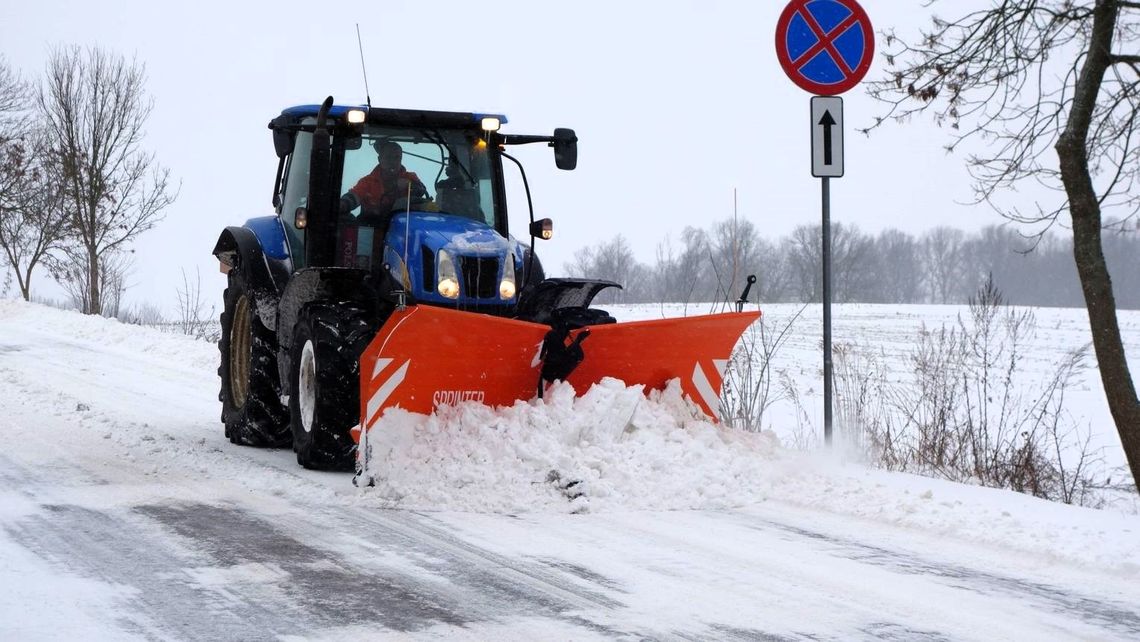 Zimowe utrzymanie dróg - lista. PZD ma umowy na sól i piasek