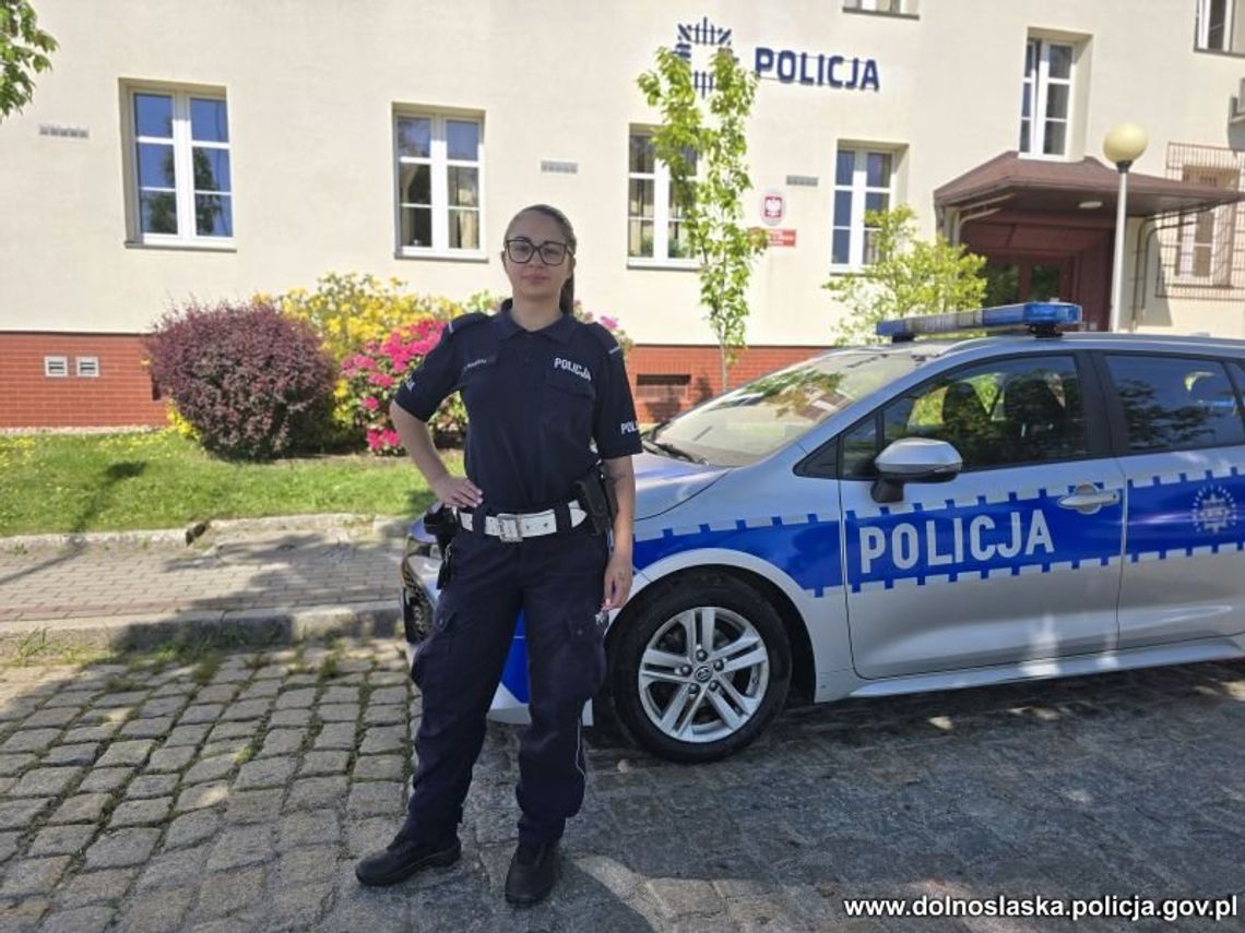 Zszedł z dachu po rozmowie z policjantką. Jej opanowanie zapobiegło tragedii