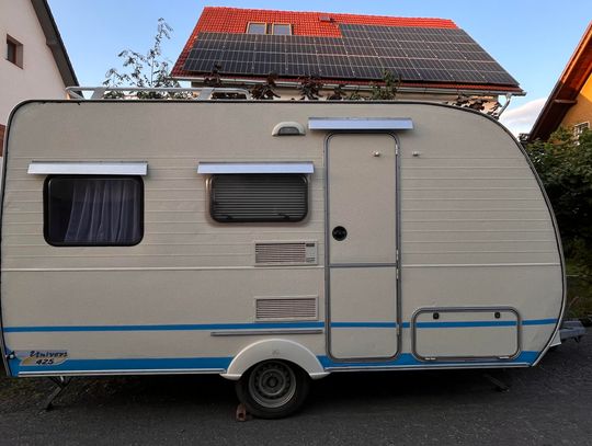 Caravelair – przyczepa kempingowa, rok 2000. Gotowa do podróży!
