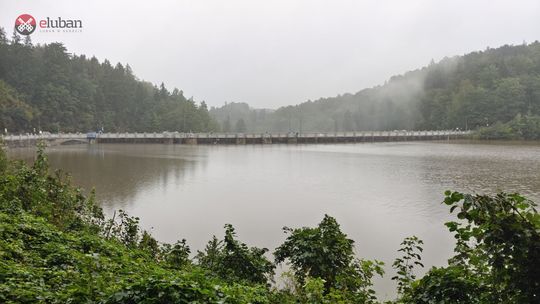 Zapora Leśniańska i Złotnicka, sytuacja w powiecie