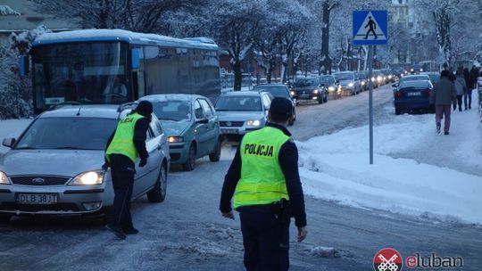 Rowerzysta uderzył w auto