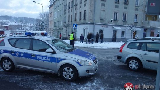 Rowerzysta uderzył w auto