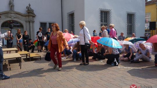 Happening na lubańskim Rynku „BEZPIECZNY SENIOR”