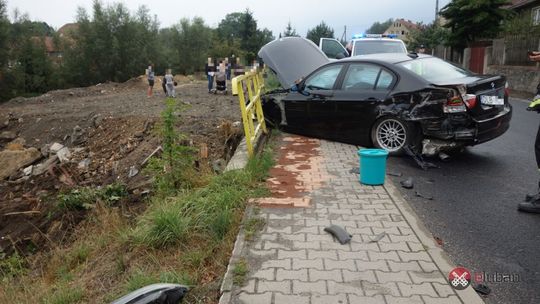 Rozbił BMW o mur