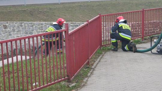 Uszkodzony gazociąg w Olszynie