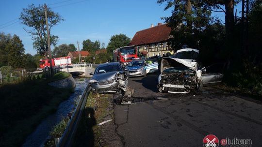 Zderzenie na wąskiej drodze