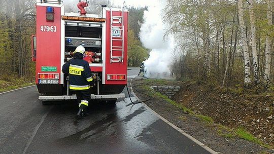 Płonące auto na ul. Rolniczej