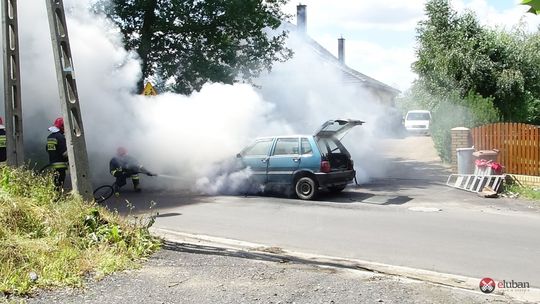 Auto spłonęło na ul. Dolnej