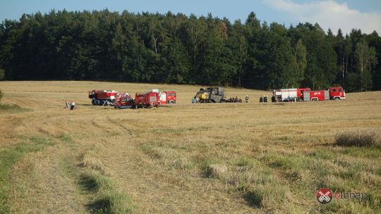 Huk i kłęby dymu nad Zarębą