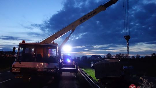 Dwie osoby w szpitalu, po zderzeniu TIR-a z traktorem