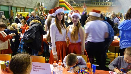 Tłumy na zabawie Mikołajkowej
