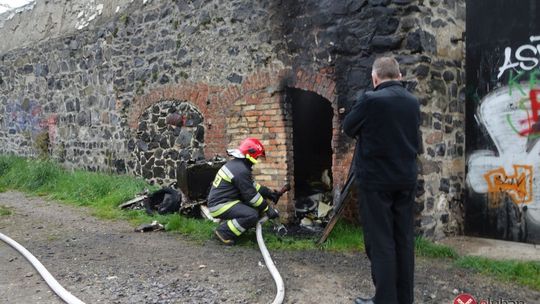 Pożar komórki w murze obronnym