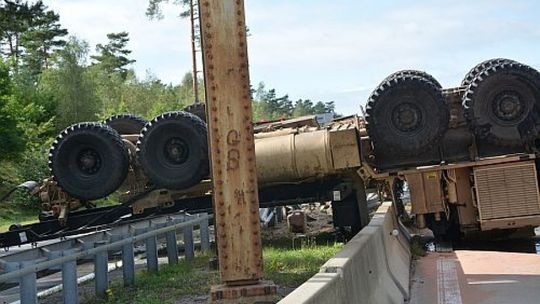 Wypadek Amerykanów na autostradzie A18