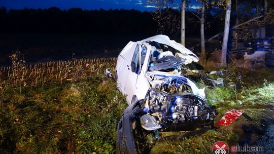 Tragiczny wypadek. Zderzenie busa z ciężarówką