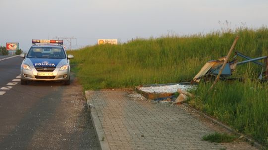 BMW wjechało w przystanek