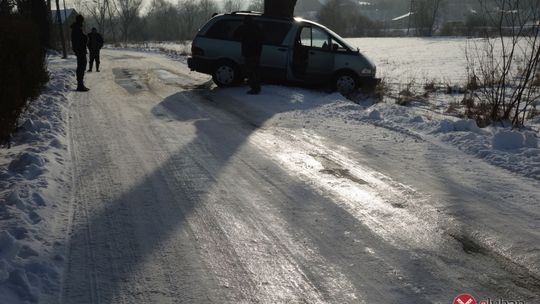 Lód na bocznych drogach