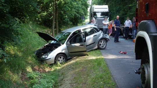 Ciężarówka wjechała w tył samochodu osobowego