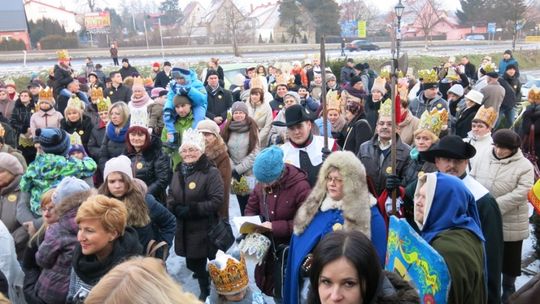 Setki osób w lubańskim orszaku