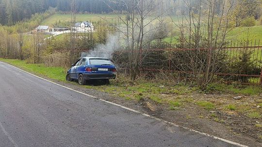 Płonące auto na ul. Rolniczej